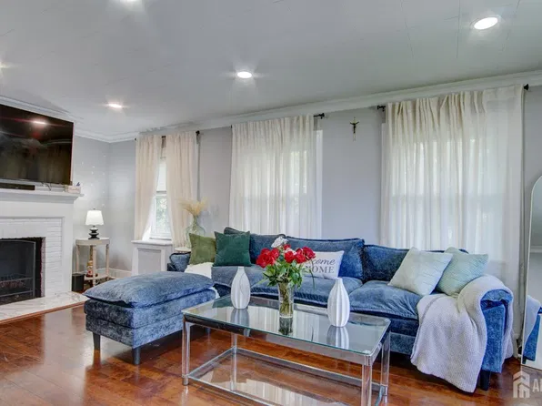 80 N Hill Rd, Colonia, NJ 07067