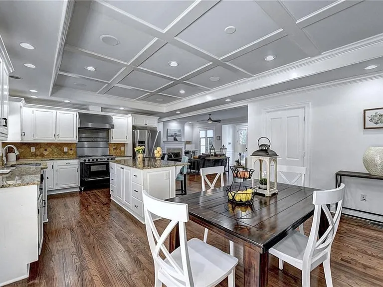 1227 Sheridan Rd NE — Photo 9