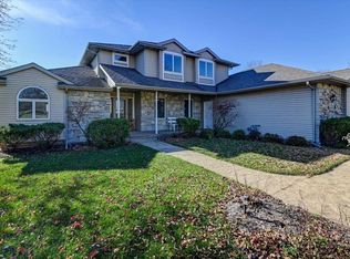 6217 Oak Hollow Dr, Oregon, WI 53575