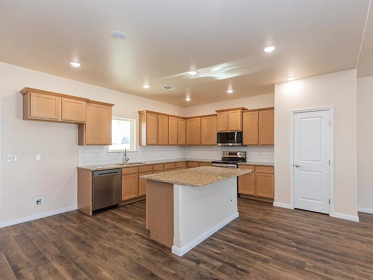 7602 Beck Dr — Photo 5