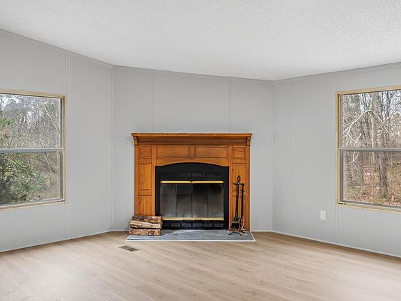 4th image of 1272 Derby Dr
