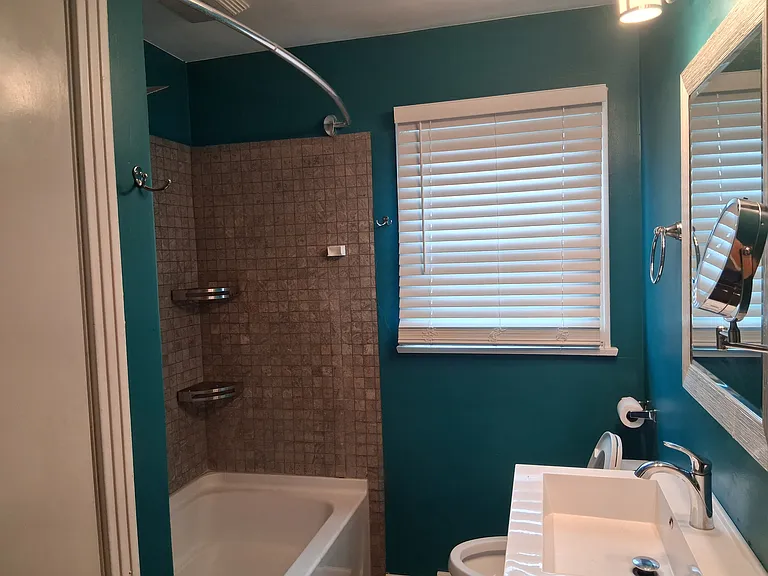 3516 Elmwood Ave — Photo 11