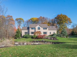 21 Powderhorn Dr, Kinnelon, NJ 07405