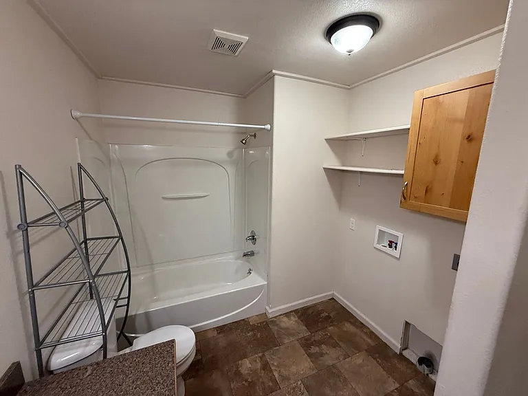 418 W Pershing — Photo 34