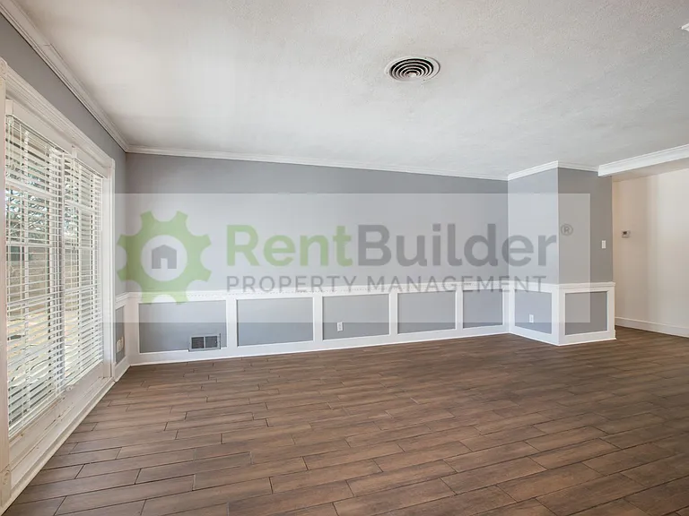 8304 Dellwood Rd NE — Photo 5