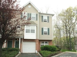 17 Greenbrook Dr, Bloomfield, NJ 07003