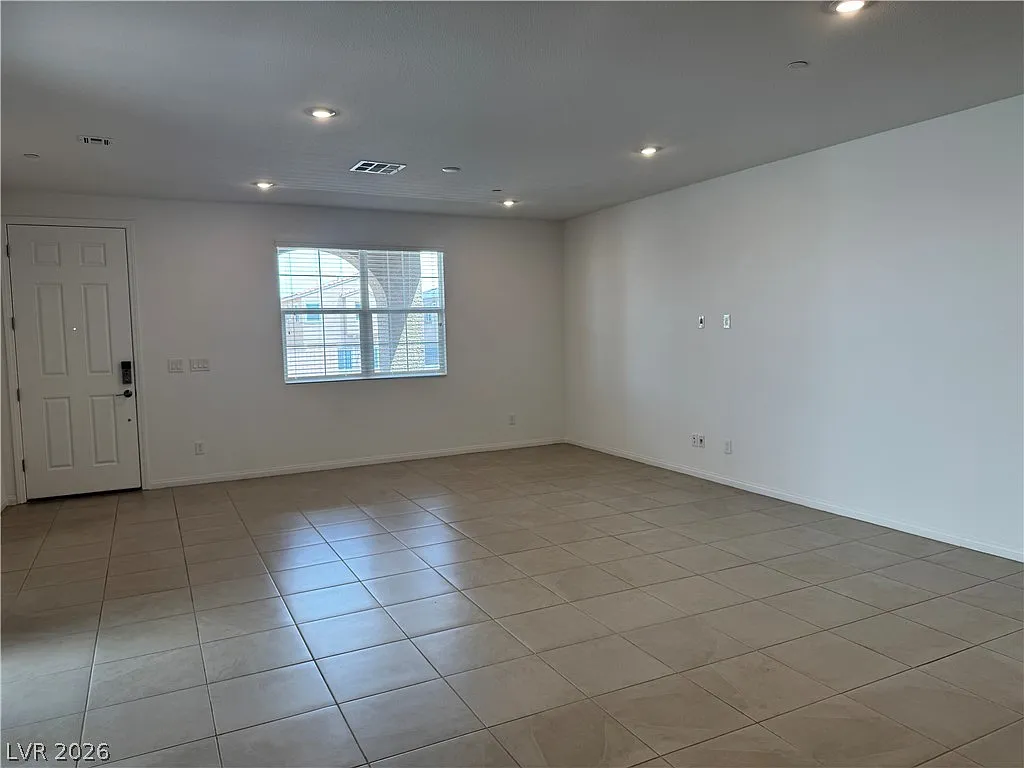 3 bed, 2.5 bath, 1598 sqft, $1,880 — Photo 4