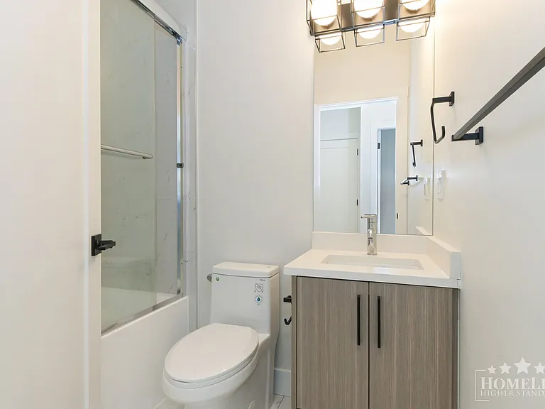 177 175a St #19 — Photo 18