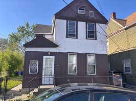 3621 Sackett Ave, Front Up