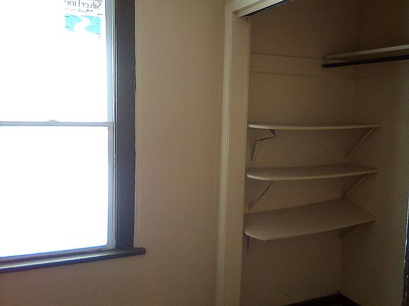 4th image of 267 Emslie St