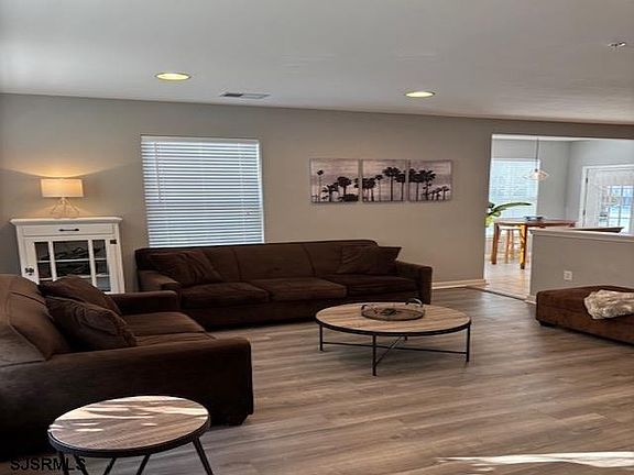 3rd image of 31 Farrah Dr #31