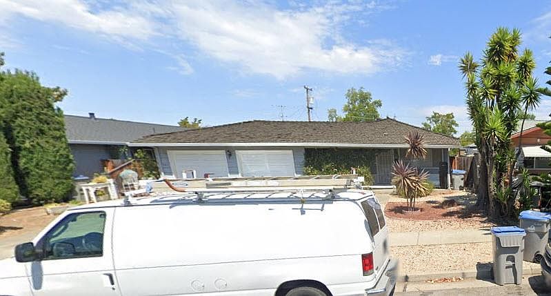 1st image of 982 Desert Isle Dr