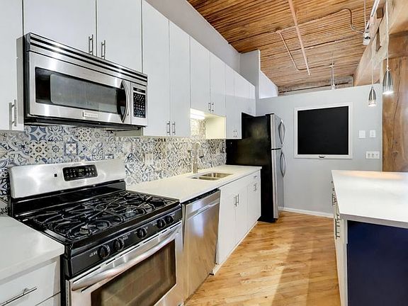 4th image of 550 N Kingsbury St APT 512