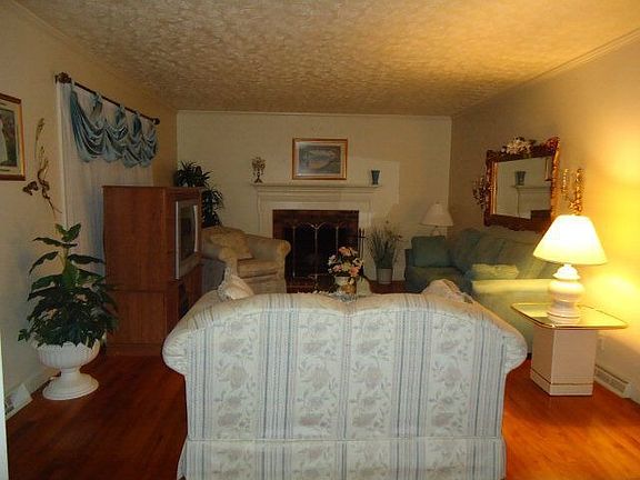 2nd image of 146 Charles St