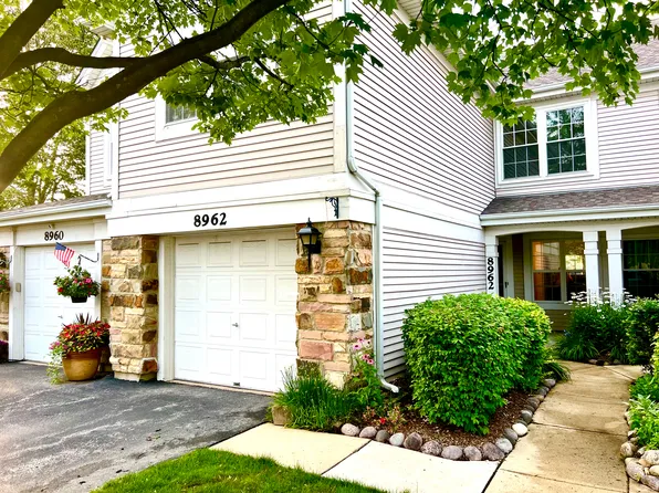 8962 W Heathwood Cir, Niles, IL 60714