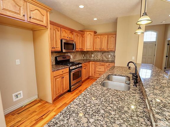 4th image of 659 S 197th St