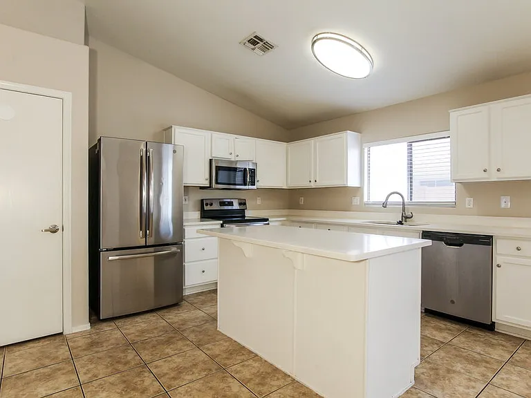 7334 W Lamar Rd — Photo 7