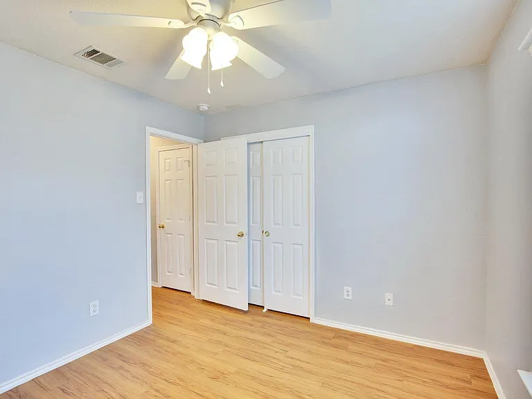 1002 Remington Dr — Photo 15