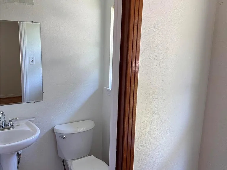 946 Stonecrest Dr — Photo 6