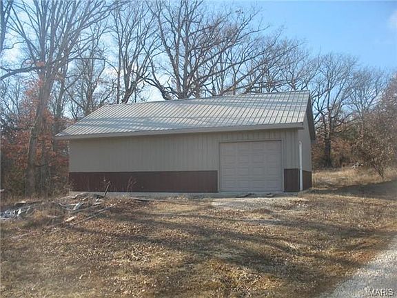 2nd image of 32 Blue Heron Ln