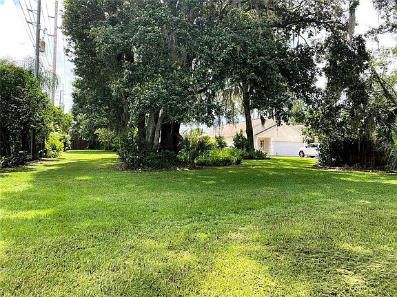 2nd image of 880 Pecan Ct