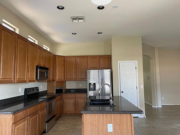 5th image of 2558 E Wildhorse Pl