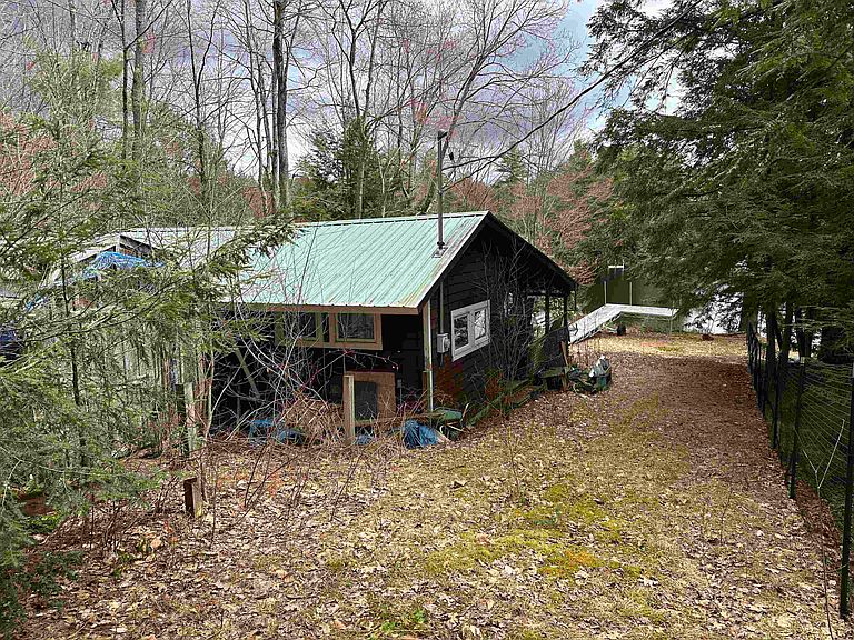 Listing photo 5