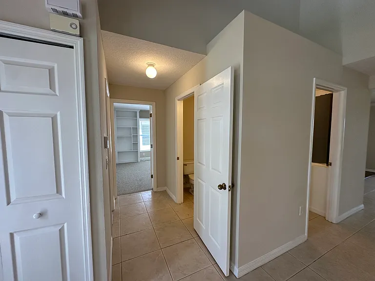 2529 12th Sq SW — Photo 7