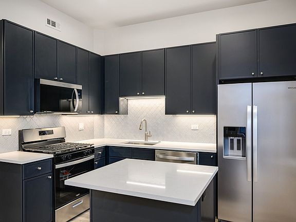 4th image of 1710 W Belmont Ave #202