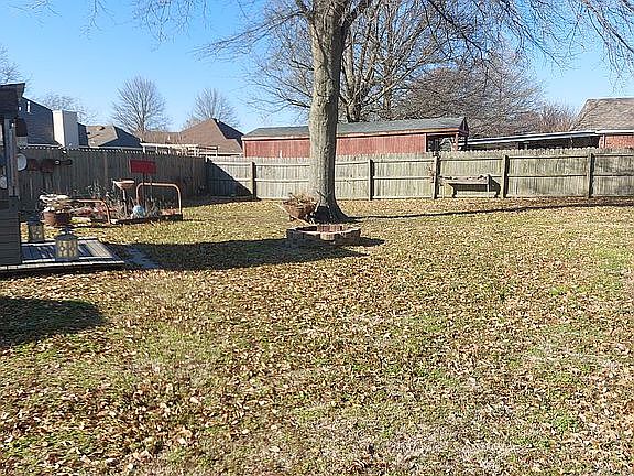 4th image of 108 N Willow Ave