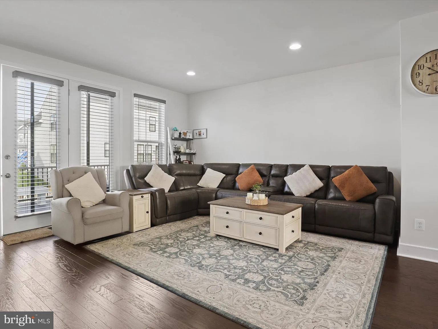 3 bed, 4.0 bath, 2820 sqft, $3,600 — Photo 4