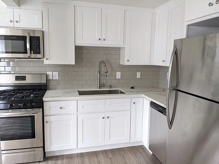 2801 San Marino St #14 — Photo 7