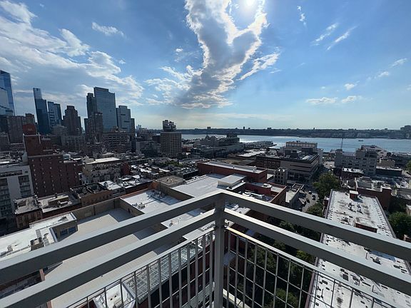 5th image of 510 W 52nd St APT 19N