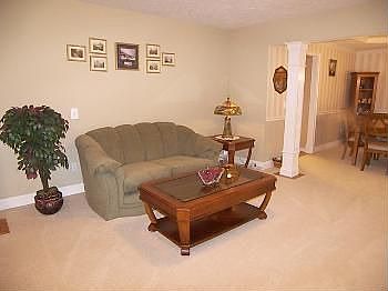 4th image of 490 River Glen Dr