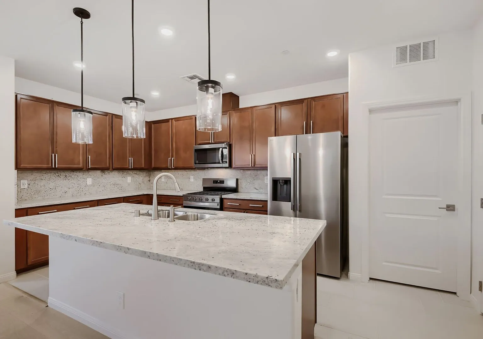 Inspirada Home With Community Amenities — Photo 4