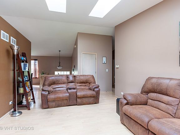 3rd image of 2384 Fox Chase Cir