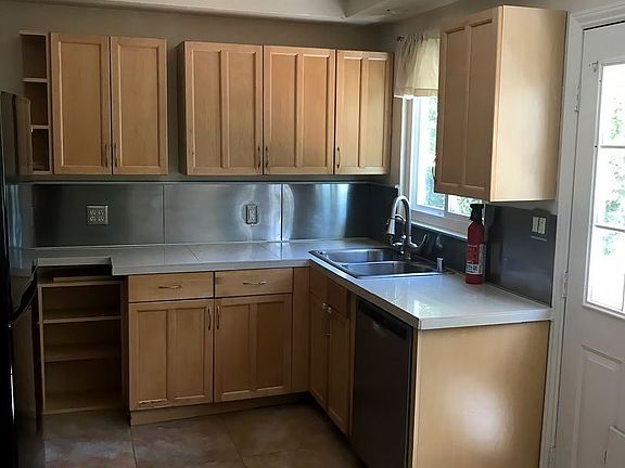 3rd image of 2225 Susan Pl