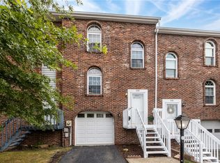 230 Carters Grove Dr, Gibsonia, PA 15044