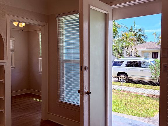 3rd image of 199 E Hullett St #1
