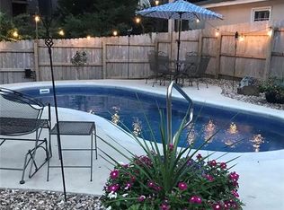 2505 W 50th Pl, Westwood, KS 66205