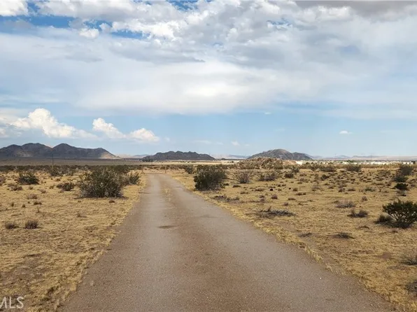 32759 Meadow Lark Ln, Lucerne Valley, CA 92356