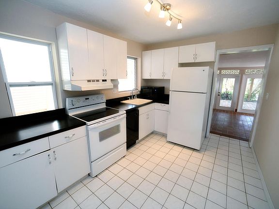 3rd image of 231 Greymon Dr