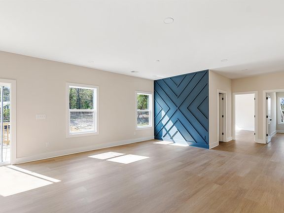 3rd image of 863 Park Rd