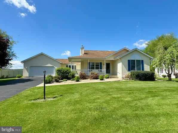 1118 W Springfield Dr, Bellefonte, PA 16823