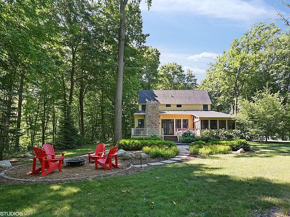 3rd image of 28 Orchard Ln