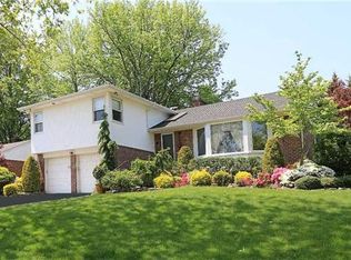 41 Duke Dr, New Hyde Park, NY 11040