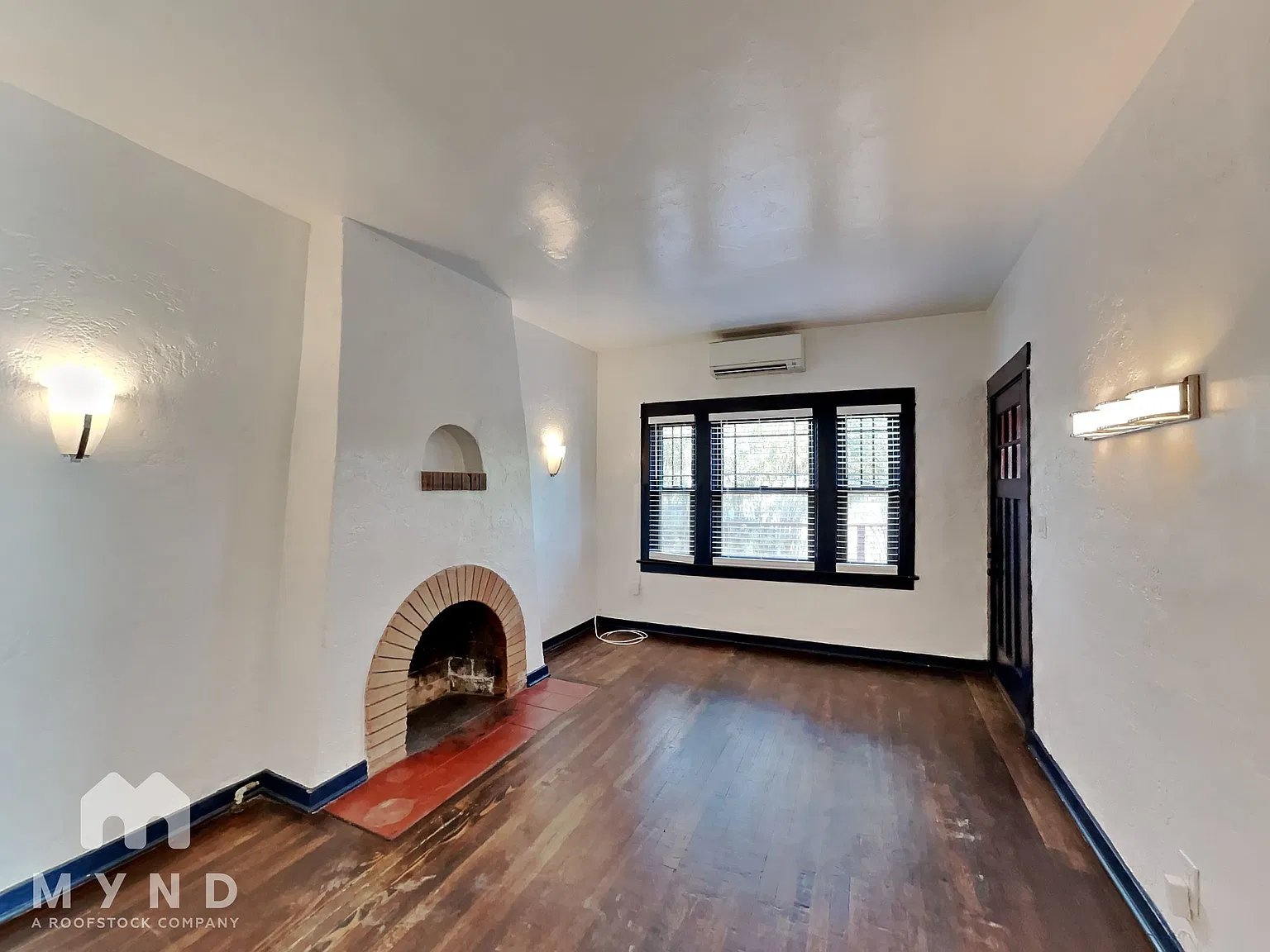 1 bed, 1.0 bath, 1056 sqft, $1,125 — Photo 3