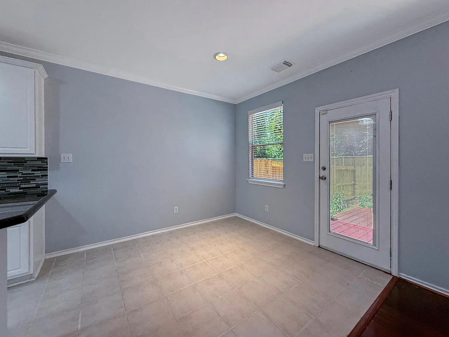 3 bed, 2.5 bath, 1657 sqft, $1,800 — Photo 4