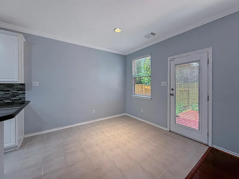3 Peachridge Pl — Photo 4