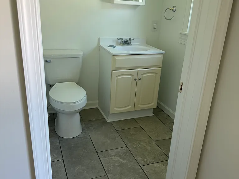 11 Willow Ave — Photo 2